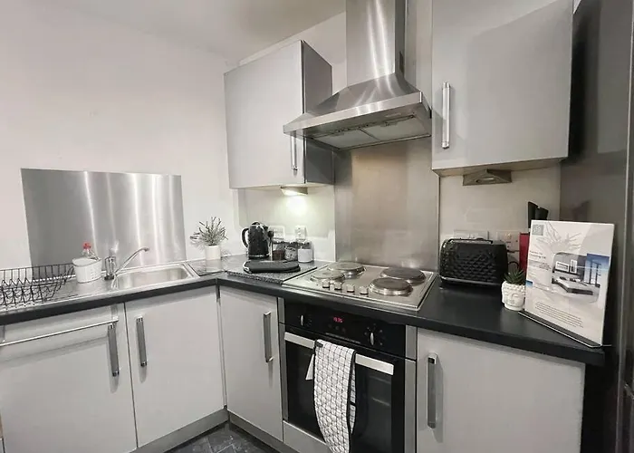 Cityfront Modern Apt near Centre/etihad, Free Parking