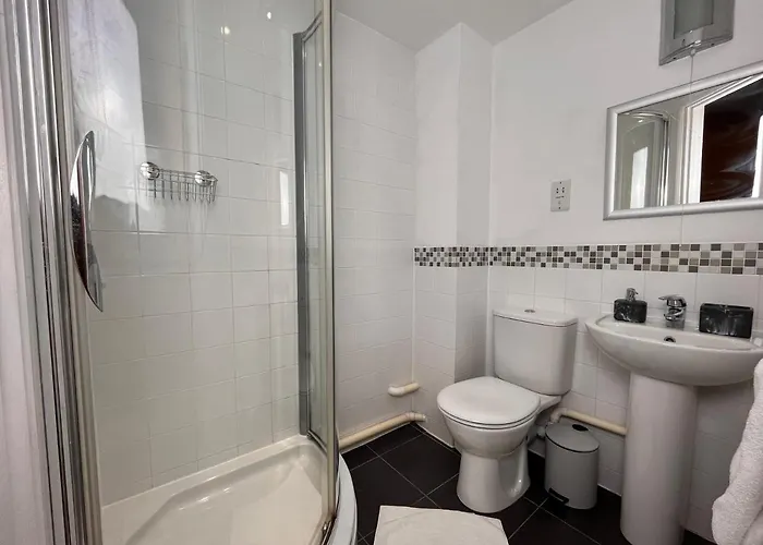 View Spacious 2 Bed 2 Bathrooms