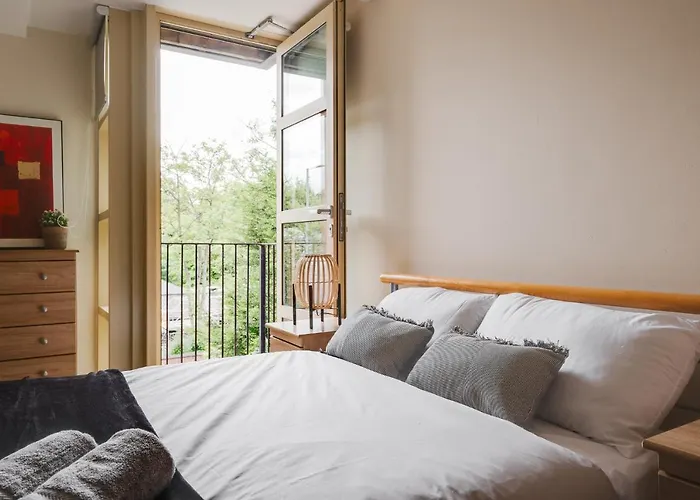 Brimmond Homes - Nr To Univ, Hospitals, O2 Apollo, Plab & 7 Mins To Centre - Stylish, Modern & Secure 2 Bed, 2 Bath With Allocated Free Parking *