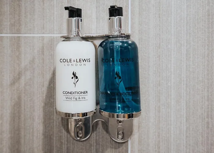 Apartament Brimmond Homes - Nr To Univ, Hospitals, O2 Apollo, Plab & 7 Mins To Centre - Stylish, Modern & Secure 2 Bed, 2 Bath With Allocated Free Parking