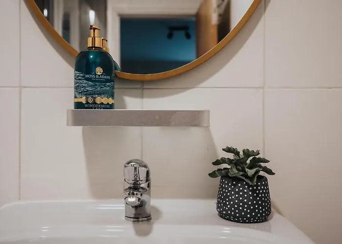 Brimmond Homes - Nr To Univ, Hospitals, O2 Apollo, Plab & 7 Mins To Centre - Stylish, Modern & Secure 2 Bed, 2 Bath With Allocated Free Parking *