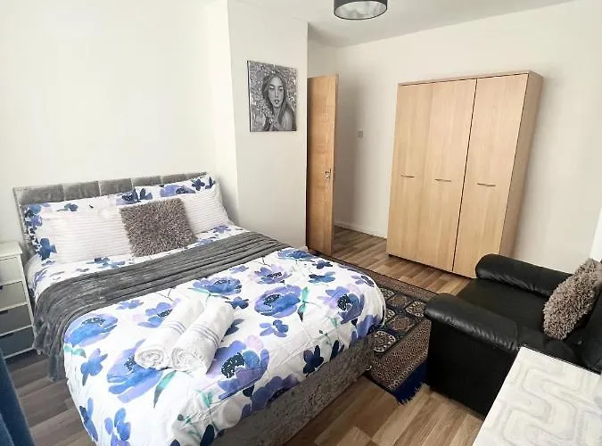 House In The Heart Of 홈스테이 *