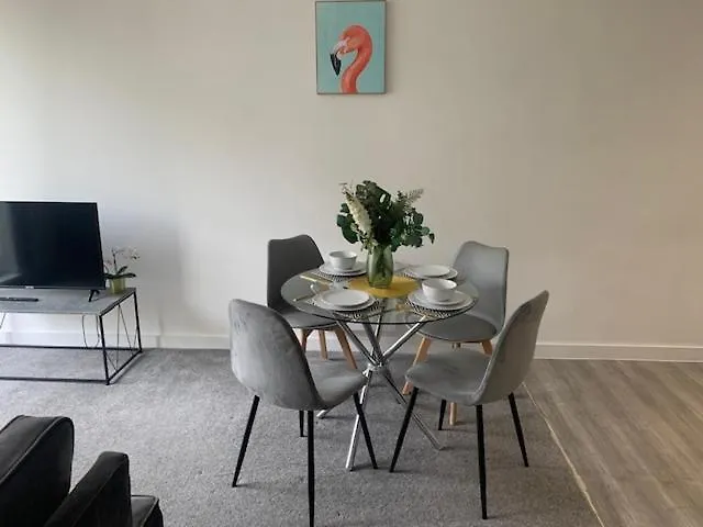 Beautiful 2 Bedroom *