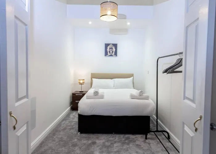 Cosy & Fully Equipped In Swinton