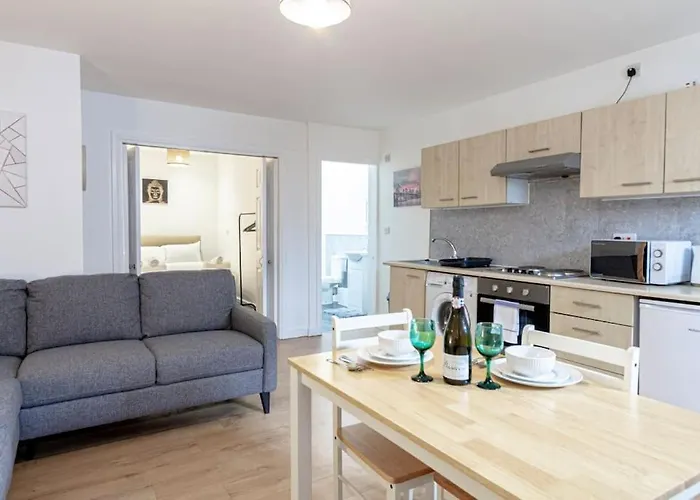 Cosy & Fully Equipped In Swinton *