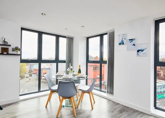 Perfect City-break With Free Private Parking By Hass Haus Mánchester