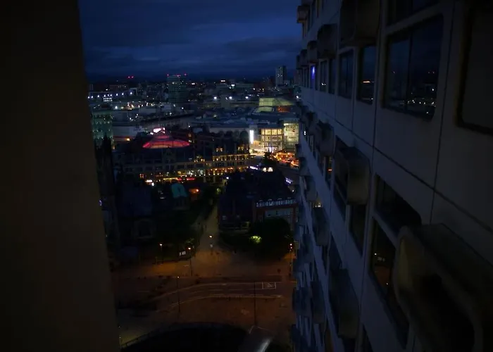 Centre Apartment, Skyline View