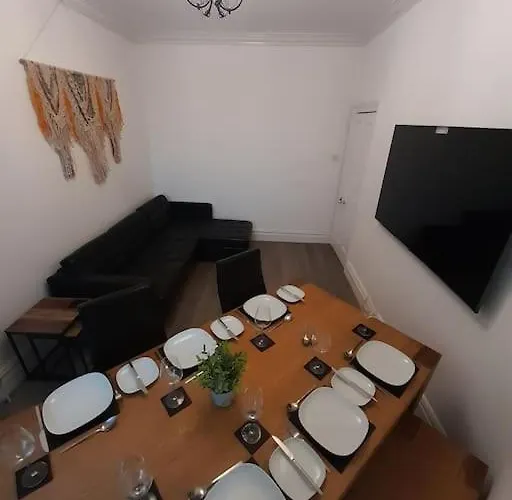 Chic 5 Double Bedroom House - 15 Min To 度假居
