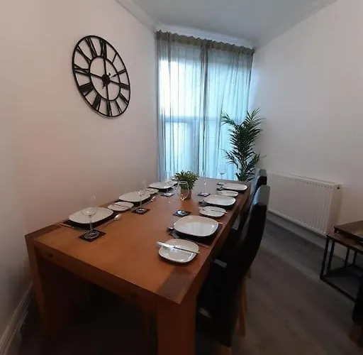 度假居 Chic 5 Double Bedroom House - 15 Min To *