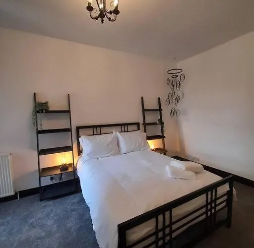 Chic 5 Double Bedroom House - 15 Min To *