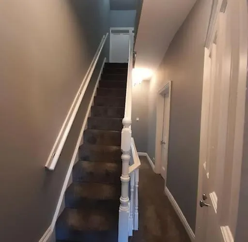 Chic 5 Double Bedroom House - 15 Min To *