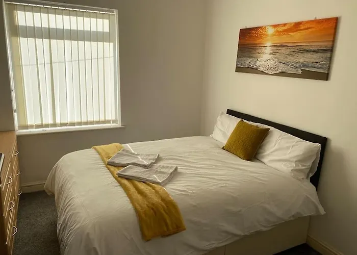 7 Bed - Spacious House - Central *