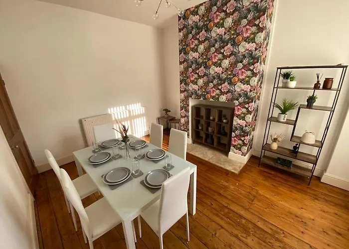 7 Bed - Spacious House - Central Σπίτι διακοπών *