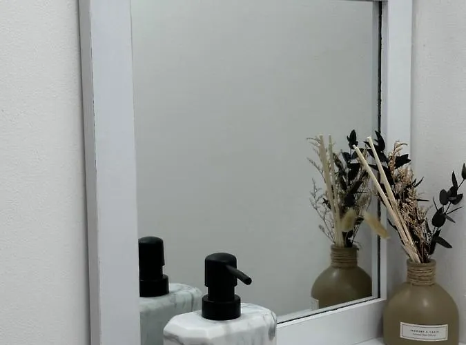 2 Bedroom Flat Close To City, Stadium And Coop Arena *