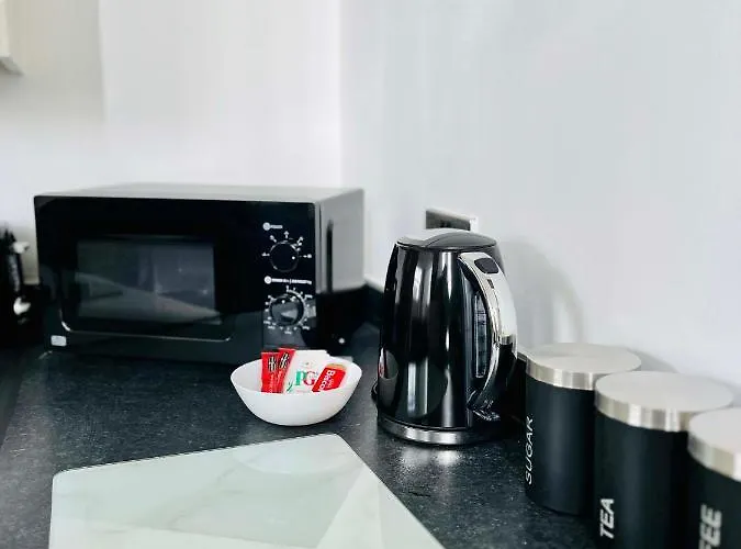 Bright And Spacious 2 Bed Apt - Sleeps Up To 6