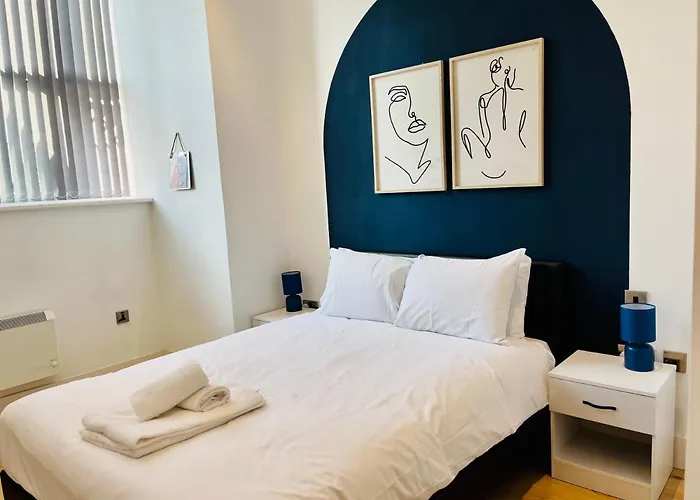 Bright And Spacious 2 Bed Apt - Sleeps Up To 6 Manchester