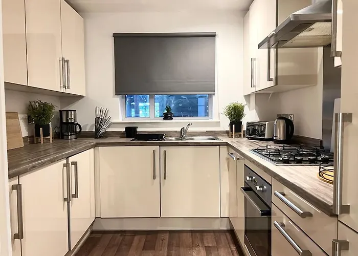 Secure Parking 3 Bedroom Stylish House With Garden 맨체스터