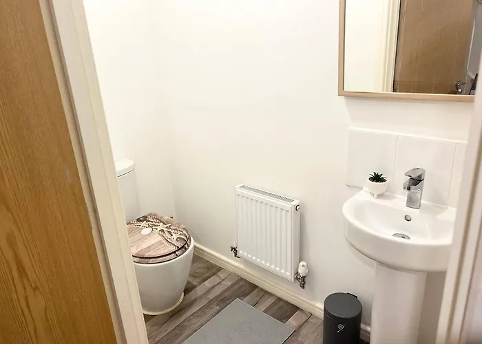 아파트 Secure Parking 3 Bedroom Stylish House With Garden