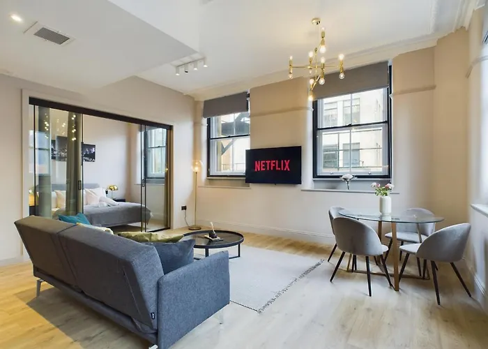 Classy 2bedroom Centre