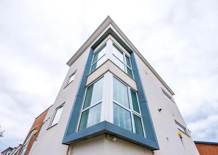 Bed and breakfast Royal At Coop Live Etihad, Sports 3*