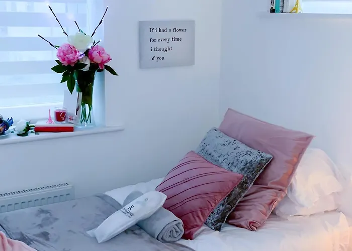 Bed and breakfast Royal At Coop Live Etihad, Sports 3*