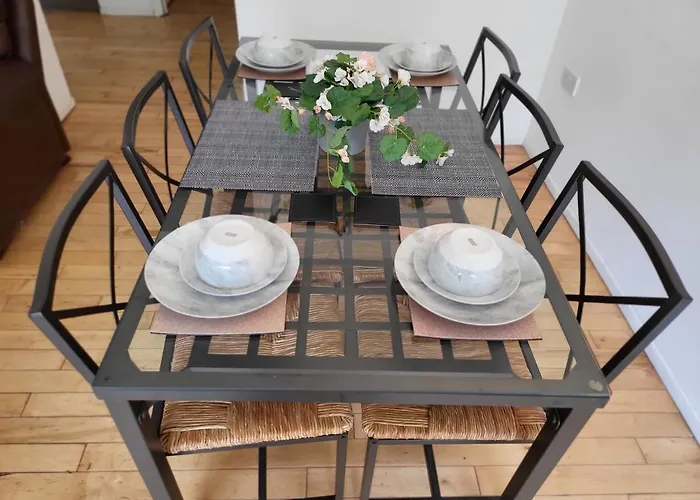 Luxury 2 Bed On River, Wifi, Parking, Garden *