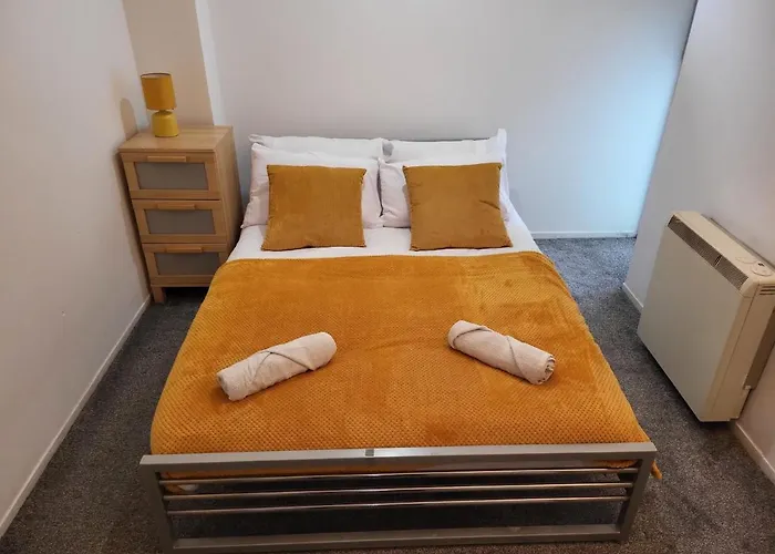 Luxury 2 Bed On River, Wifi, Parking, Garden