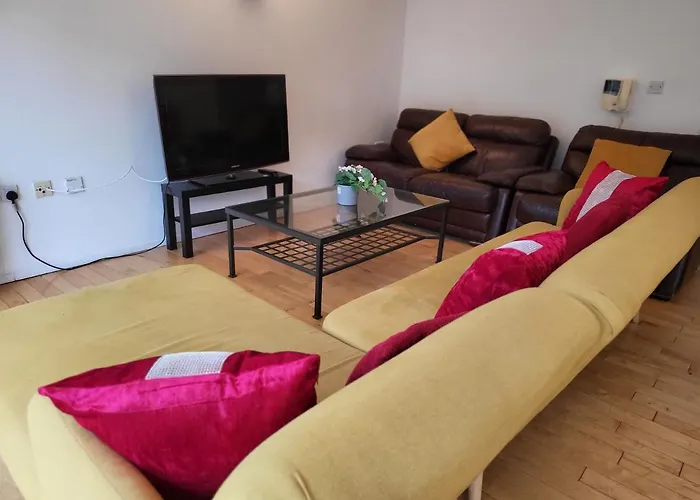 Luxury 2 Bed On River, Wifi, Parking, Garden 아파트