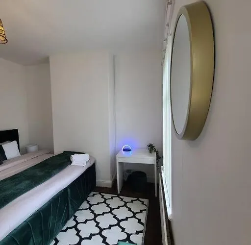 Business Friendly 2br House Sleeps 5, Wi-fi, Workspace & Free Parking Сasa de vacaciones *