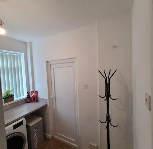 Business Friendly 2br House Sleeps 5, Wi-fi, Workspace & Free Parking Mánchester