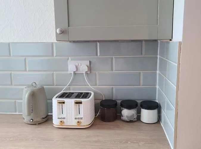 Business Friendly 2br House Sleeps 5, Wi-fi, Workspace & Free Parking Mánchester