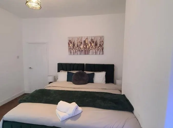 Ferienhaus Business Friendly 2br House Sleeps 5, Wi-fi, Workspace & Free Parking Manchester