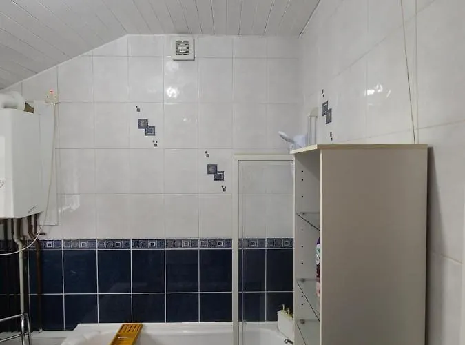 Business Friendly 2br House Sleeps 5, Wi-fi, Workspace & Free Parking Сasa de vacaciones Mánchester