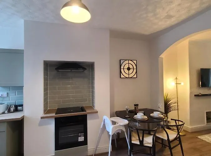 Business Friendly 2br House Sleeps 5, Wi-fi, Workspace & Free Parking Mánchester