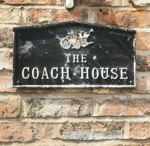 Detached House With Gated Parking In Whalley Range, Near Centre