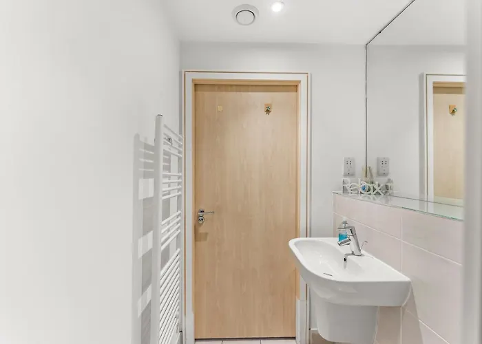 Large - Sleeps 8 아파트 *