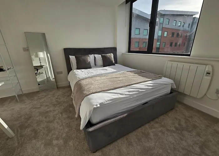 Brand New Trafford Apartment