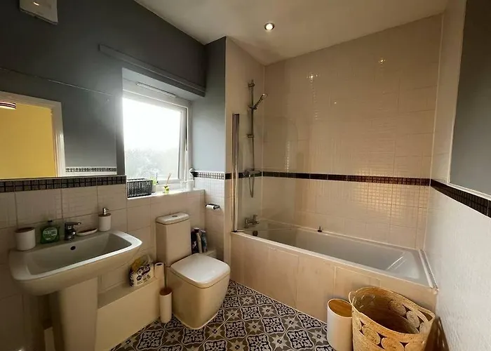 Deluxe 4 Bed House Near The Etihad By Snoozystays 맨체스터