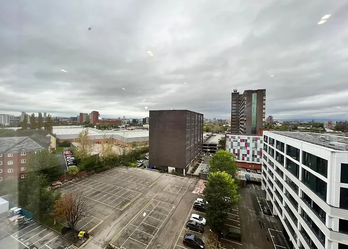 1 Bed Near Old Trafford With Free Car Park *