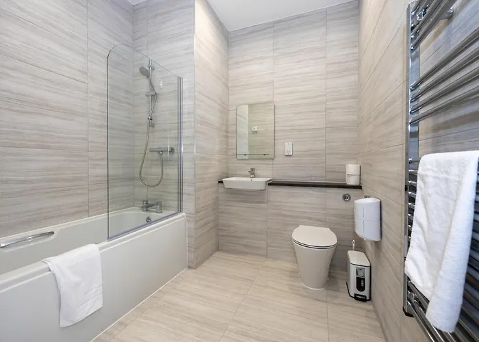 Superb 2bd In China Town Apartament