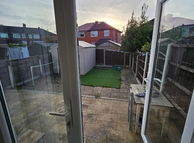 Дом отдыха Serene 3br With Free Parking