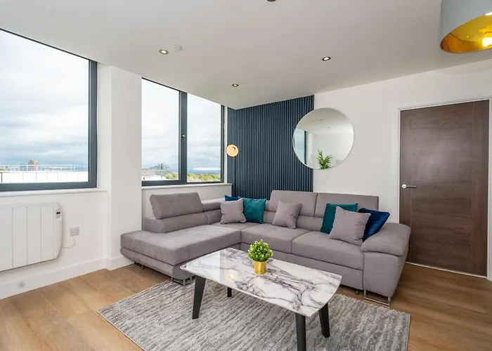 2 Bed - 5 Mins From Old Trafford Manchester