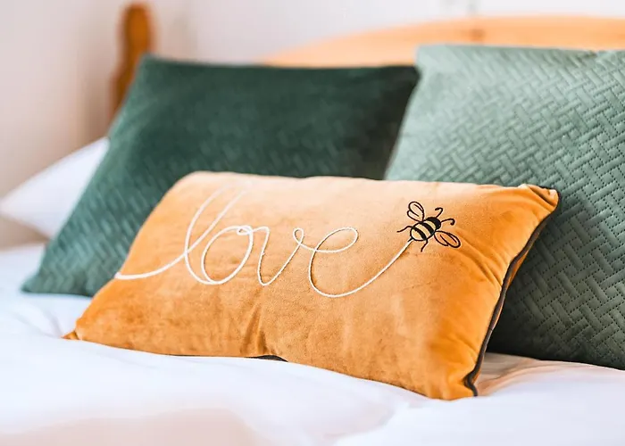 Luxurious 3 Bed Home, Free Parking