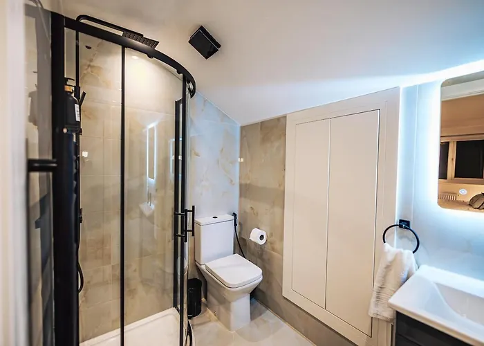 Luxurious 3 Bed Home, Free Parking 펜션 맨체스터