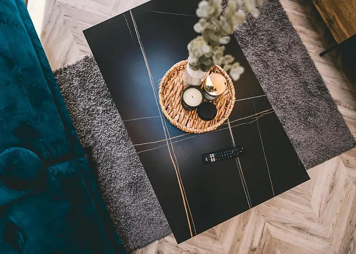 Luxurious 3 Bed Home, Free Parking Nyaraló *