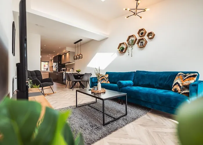 Luxurious 3 Bed Home, Free Parking Nyaraló