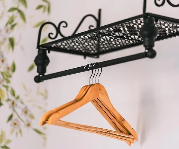 Luxurious 3 Bed Home, Free Parking *