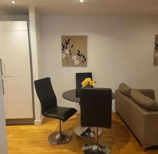 Amazing 1 Bedroom アパート *