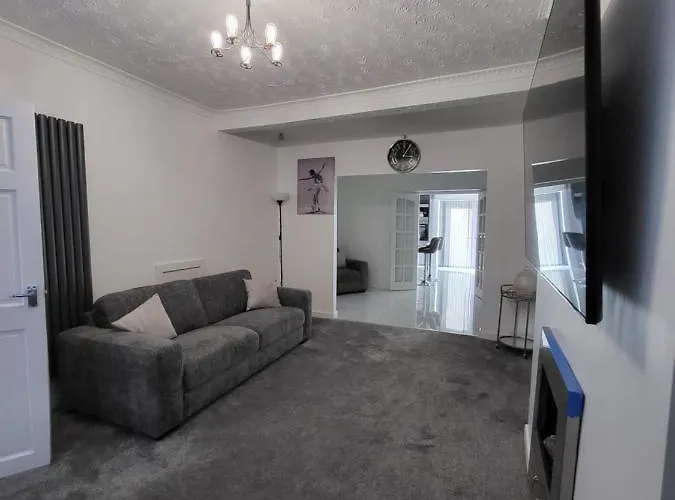 Serene 3br With Free Parking Tatil Evi