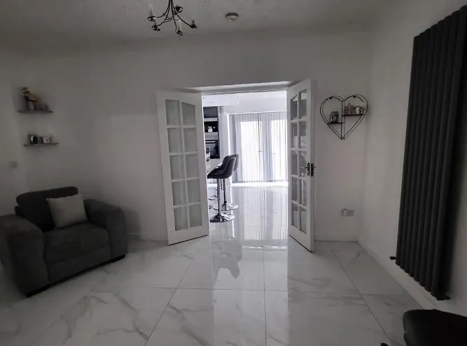 Serene 3br With Free Parking Tatil Evi *